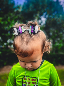 ᔕTᖇᗩᑎᘜᗴ & ᑌᑎᑌᔕᑌᗩᒪ colored Crystal Clips: black green purple white