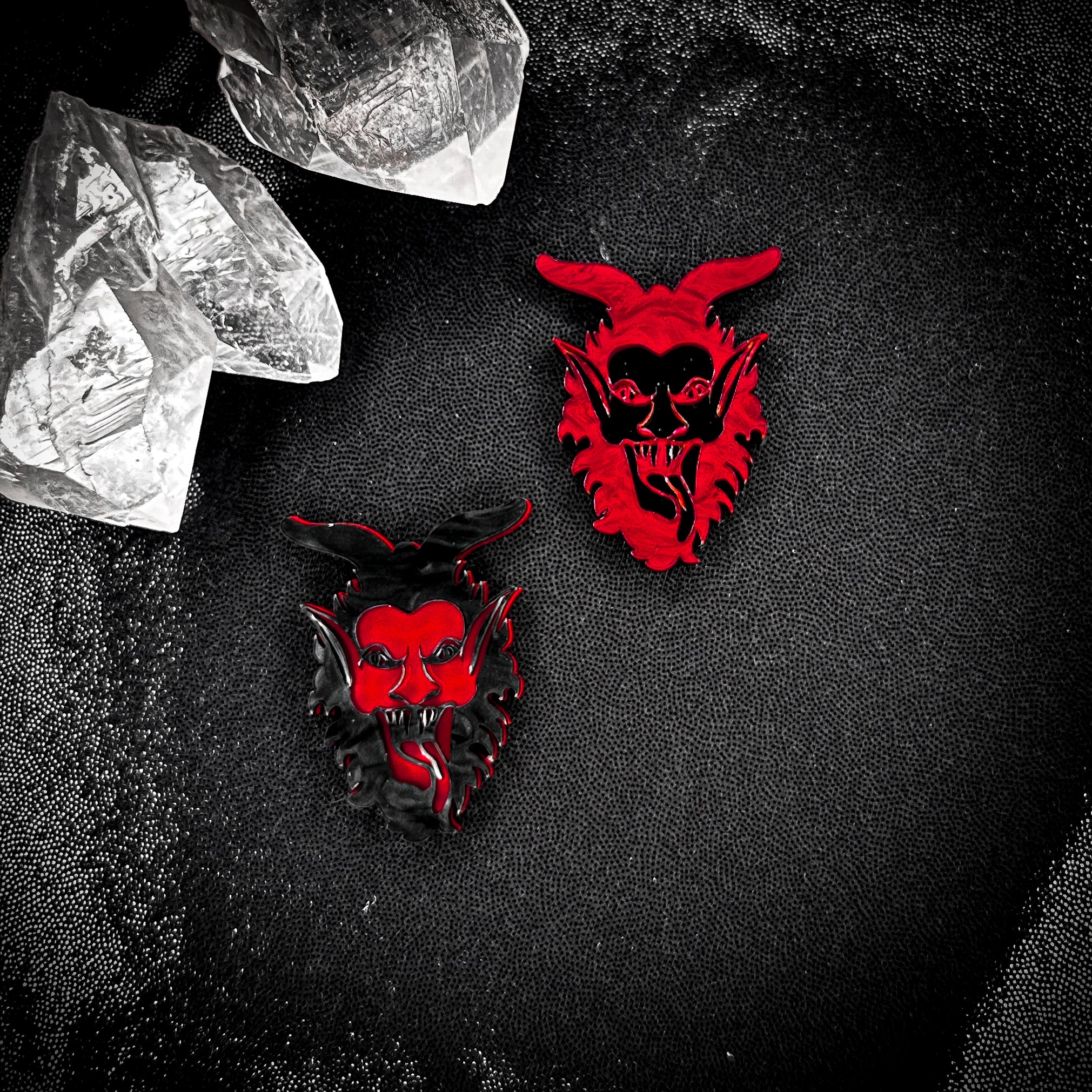 Red/ black Krampus head clips