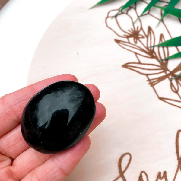Obsidian palm stone