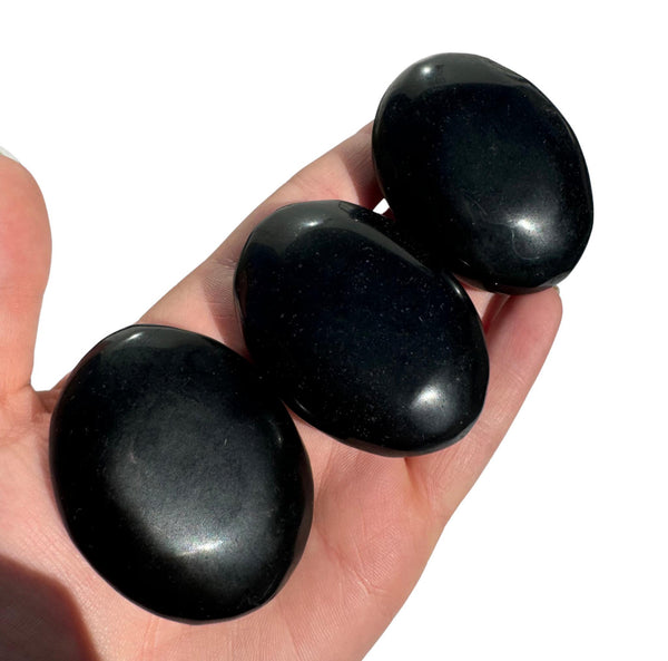 Obsidian palm stone